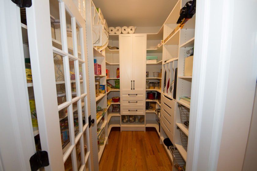 This large Cranford, NJ pantry includes doors, baskets, scoop drawers and baking sheet dividers. Everything you need to stay organized and ready to cook!