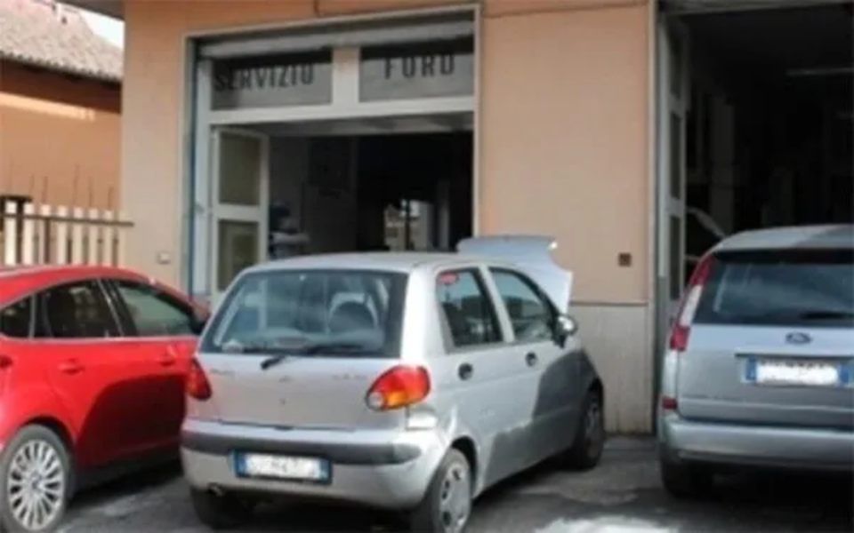 esterni dell'officina autorizzata Ford a Roma