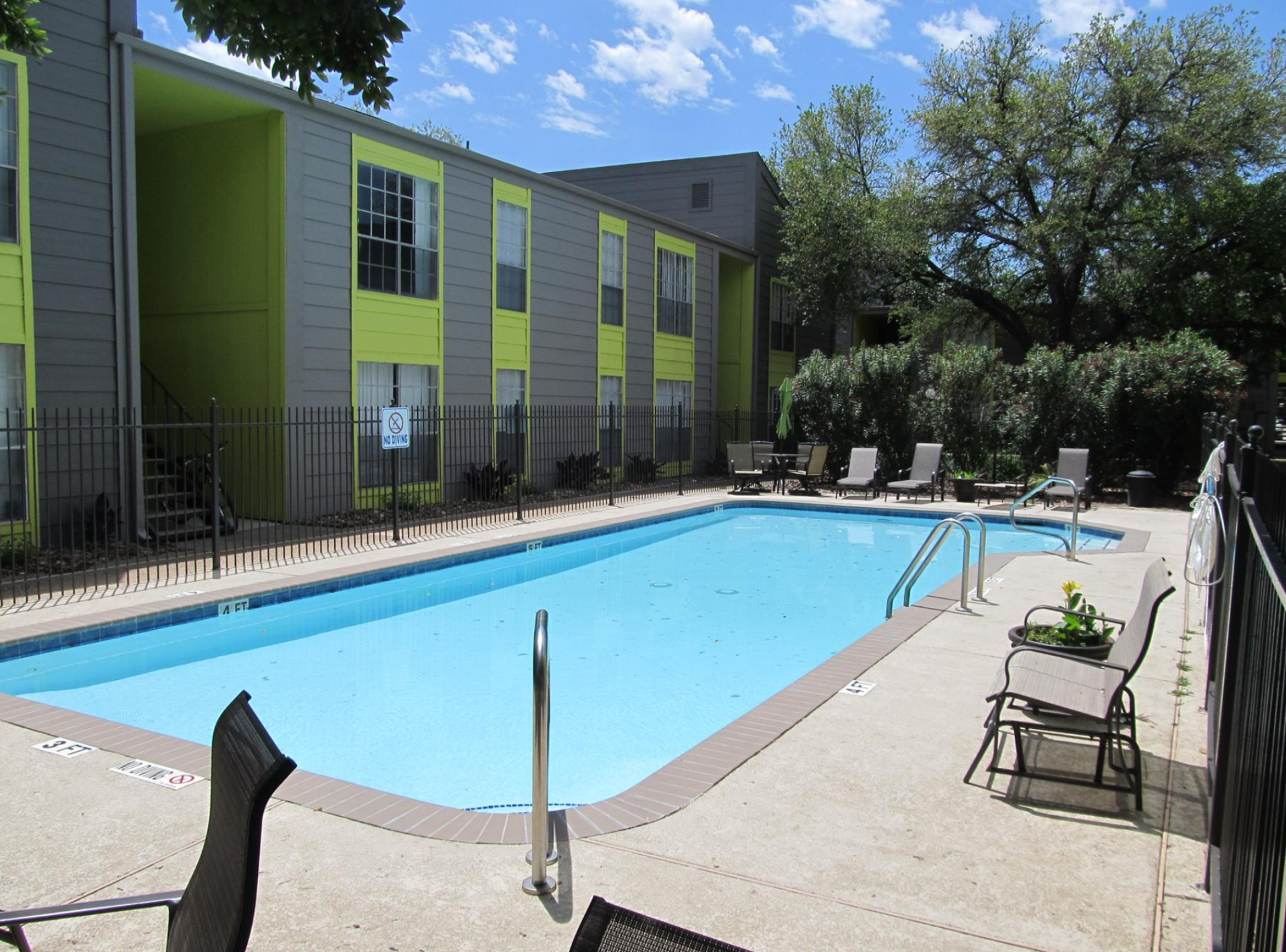 country place apartments pool