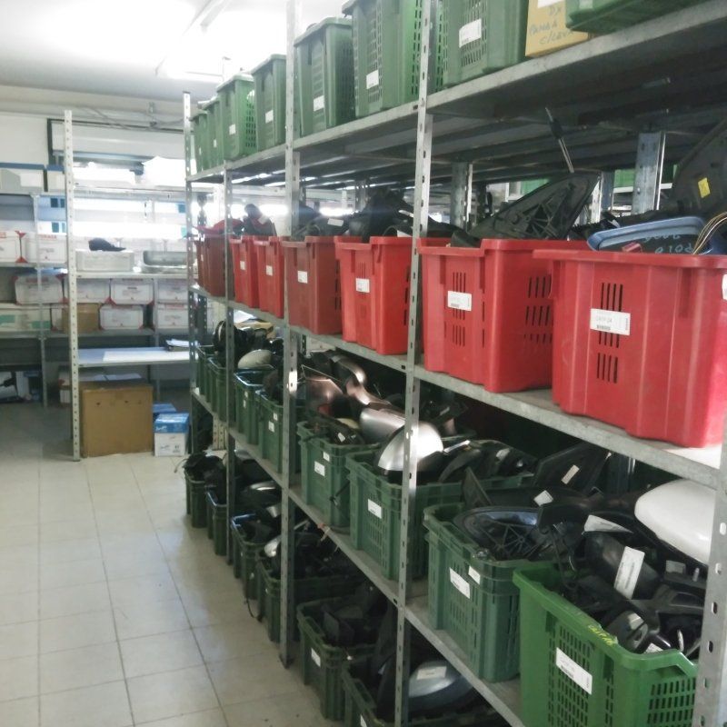 contenitori di ricambi per auto