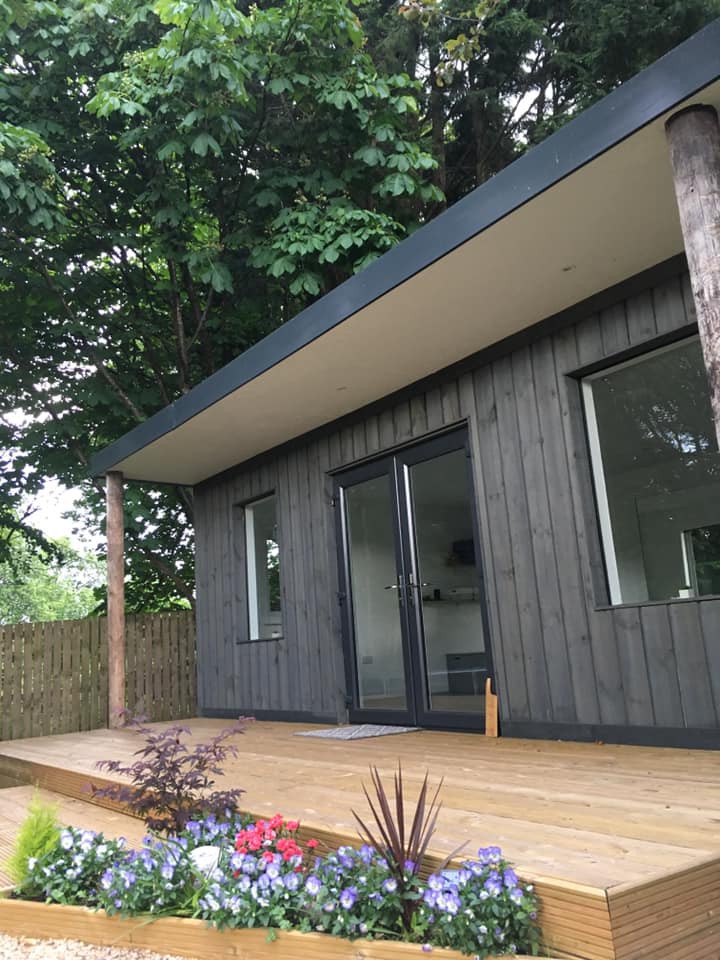 garden room with bathroom
