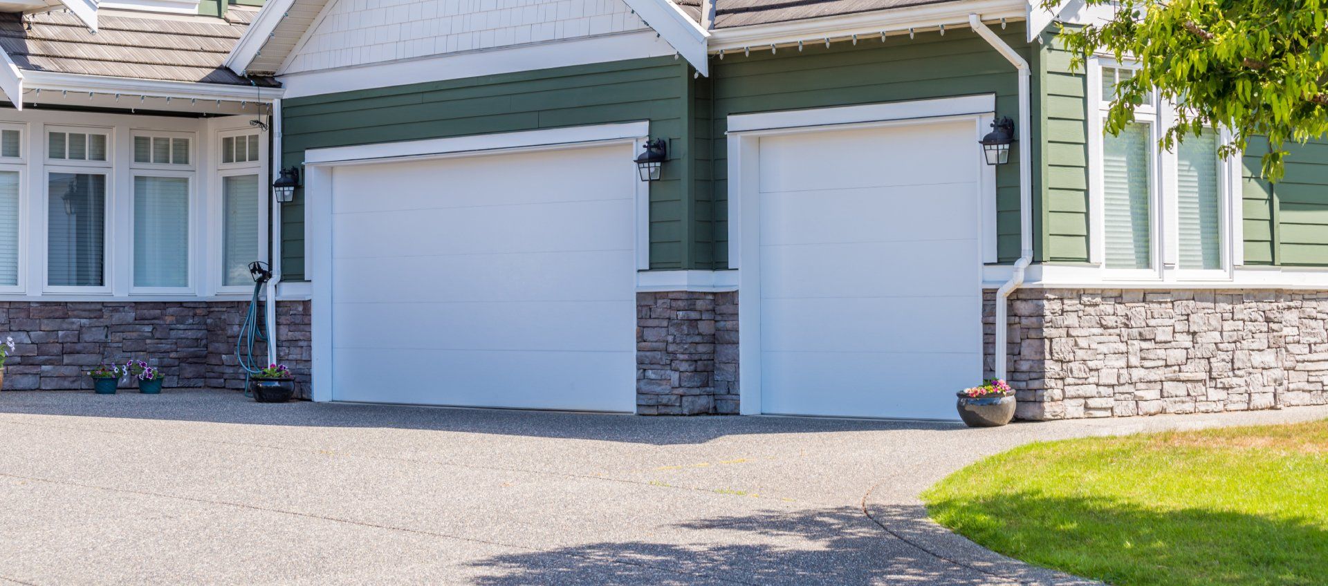 3 Ways How A Garage Door Can Improves Curb Appeal   How A Garage Door Can Improve Your Curb 1920w 