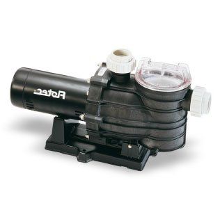 Une pompe de piscine noire avec un couvercle transparent sur fond blanc.