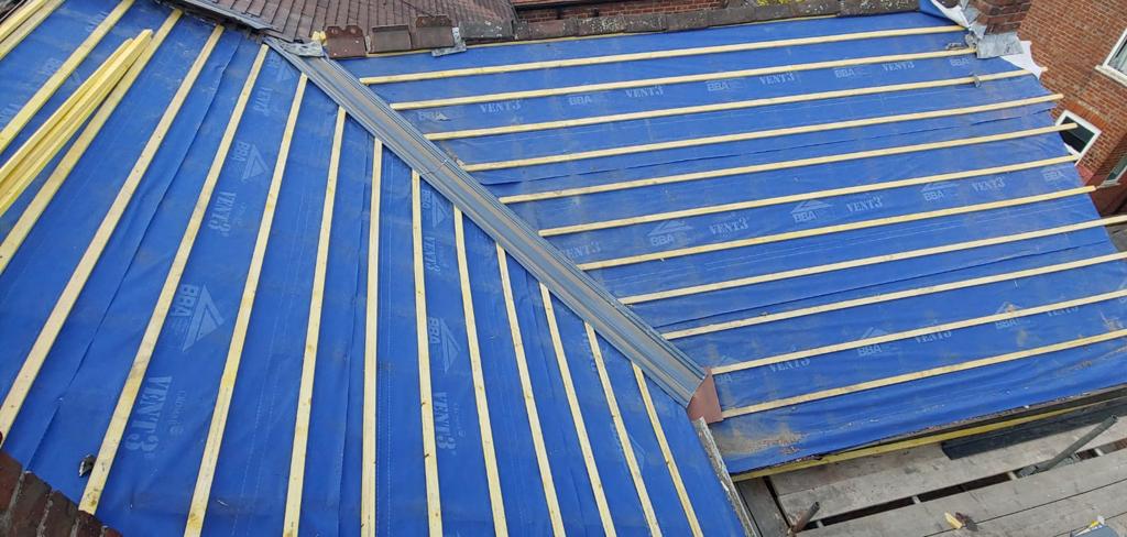 A picture of new underlay and roof laths carried out by Roofers Manchester
