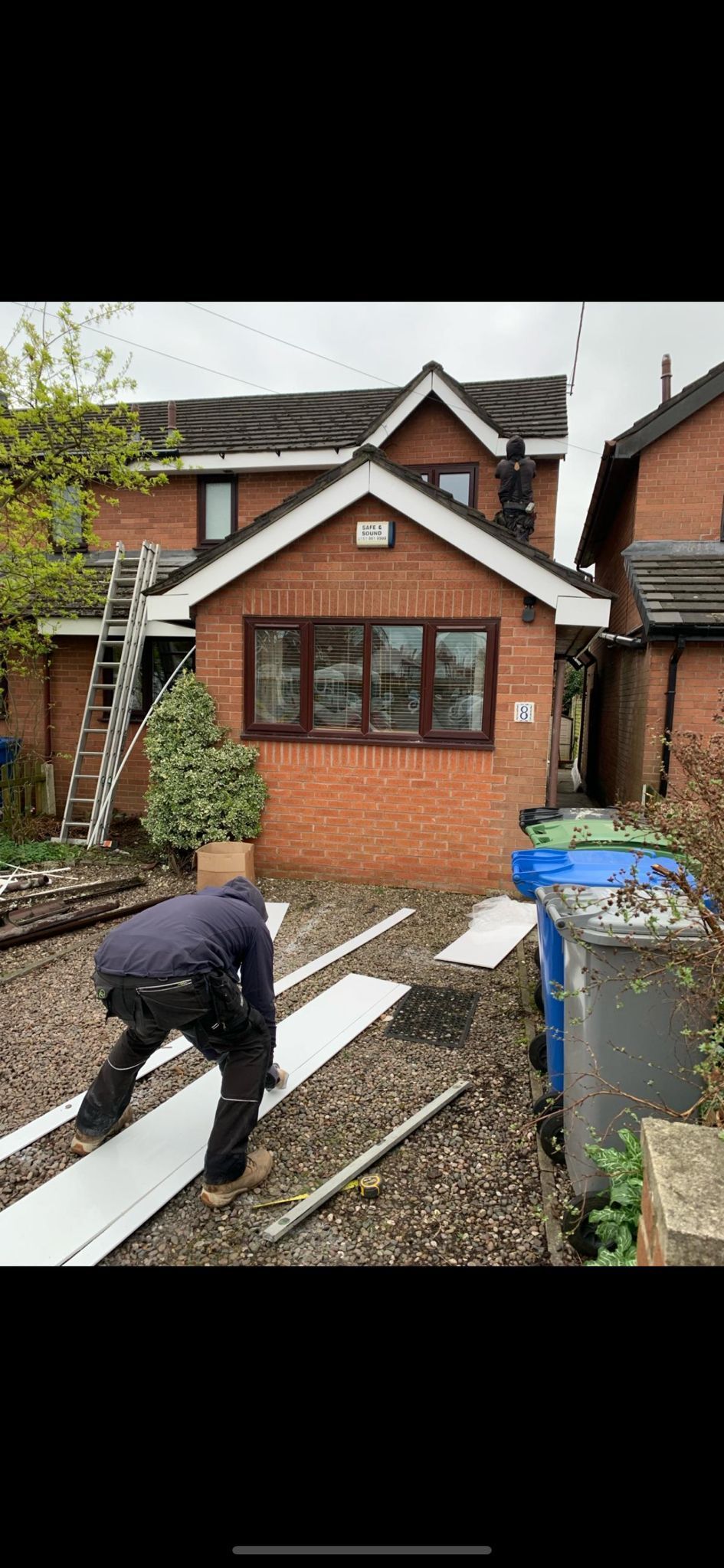 A picture of the Manchester roofing team setting out the fascia boards