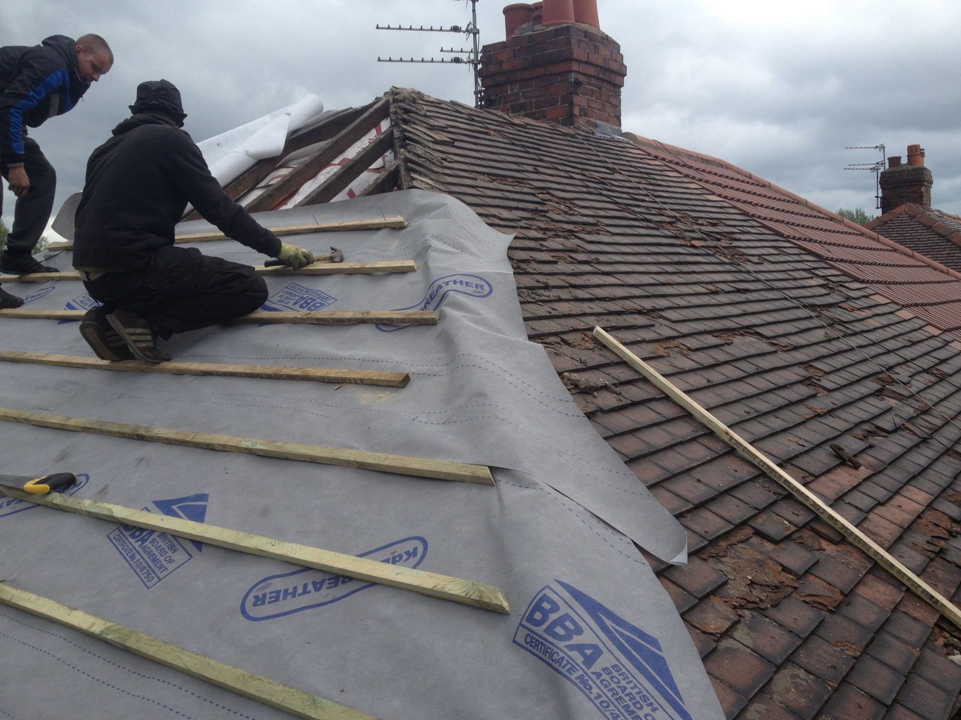 A picture of a roof being replaced by Roofers Manchester