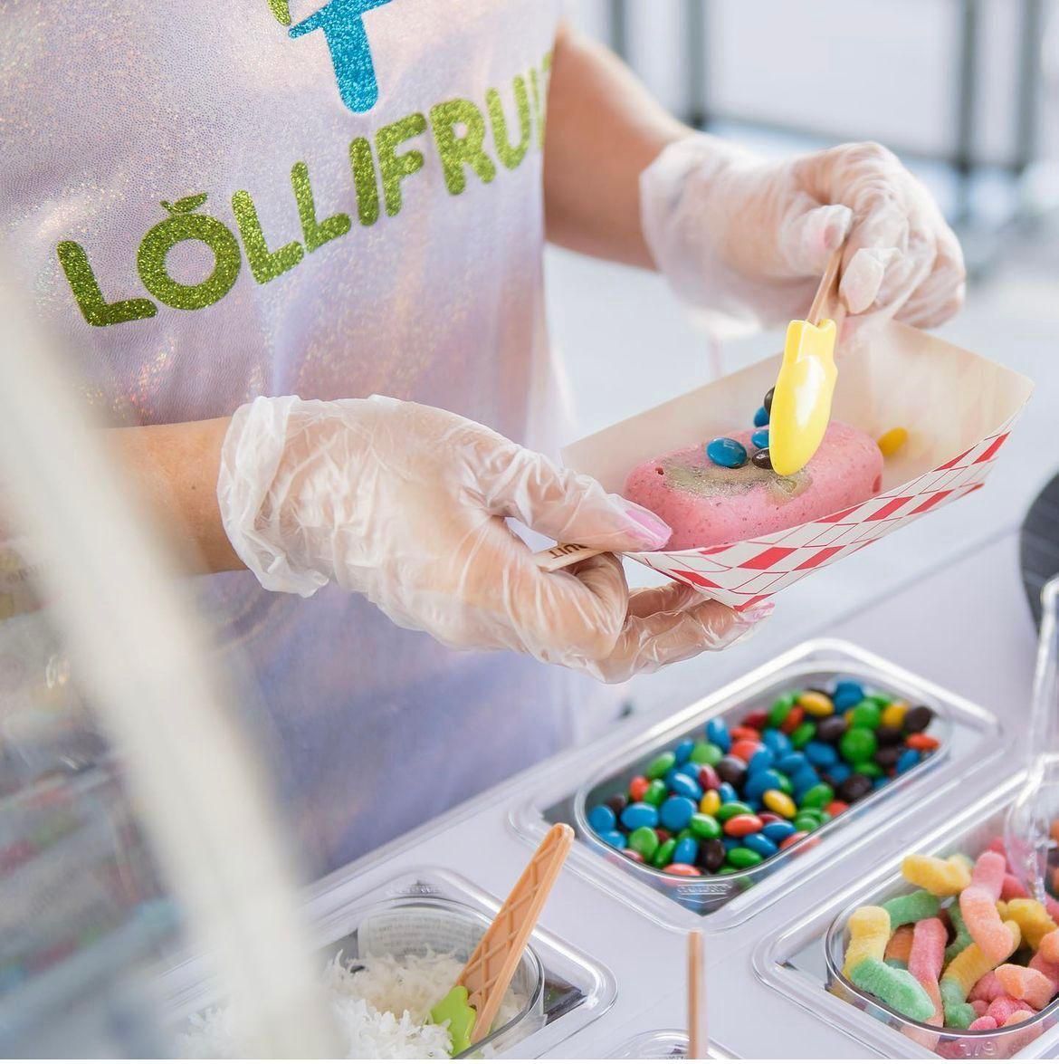 A person wearing a shirt that says lollifru