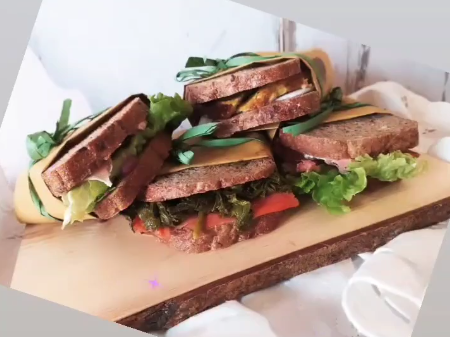 Cappuccino, cornetto ripieno e brioche