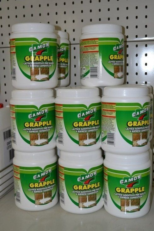 Vaschette bianche impilate di integratore 