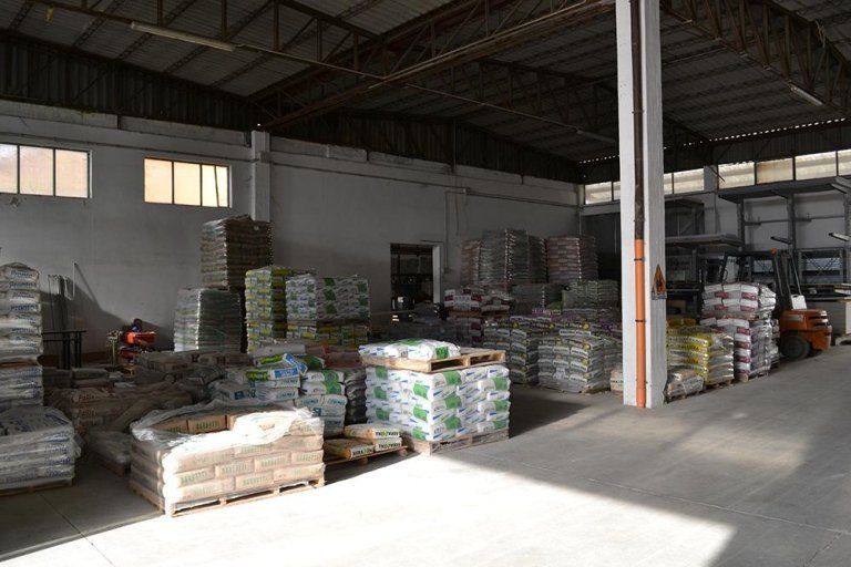 magazzino con sabbie per edilizia