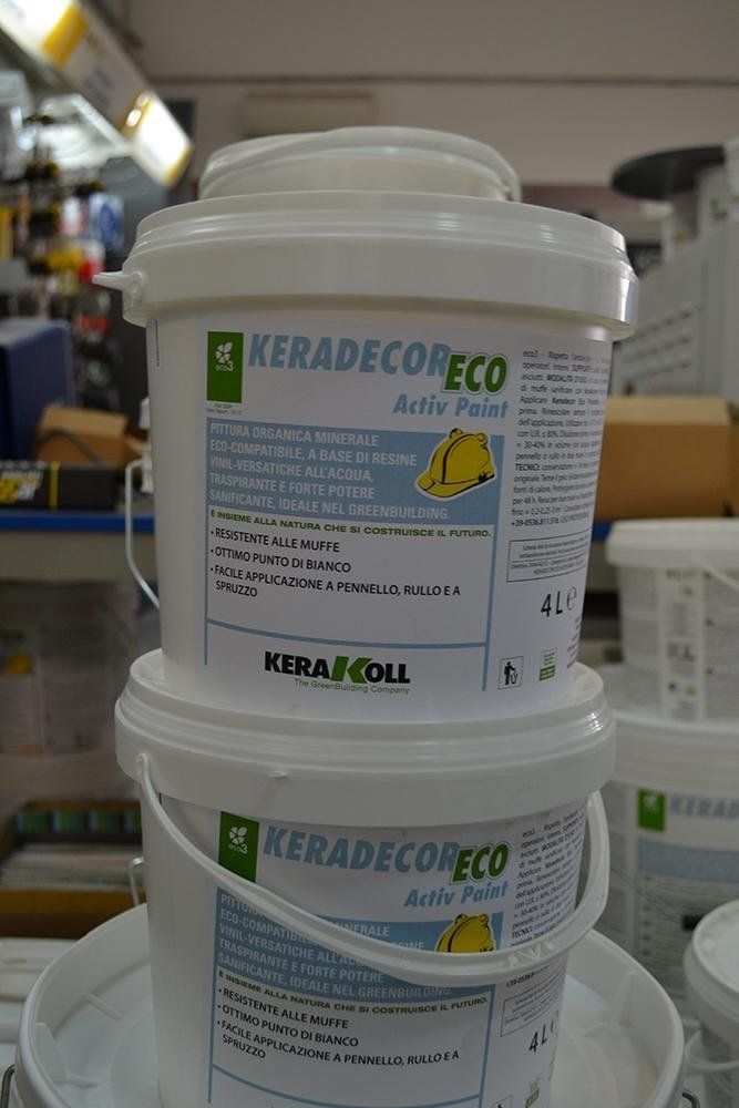 bidoni di vernice per pareti