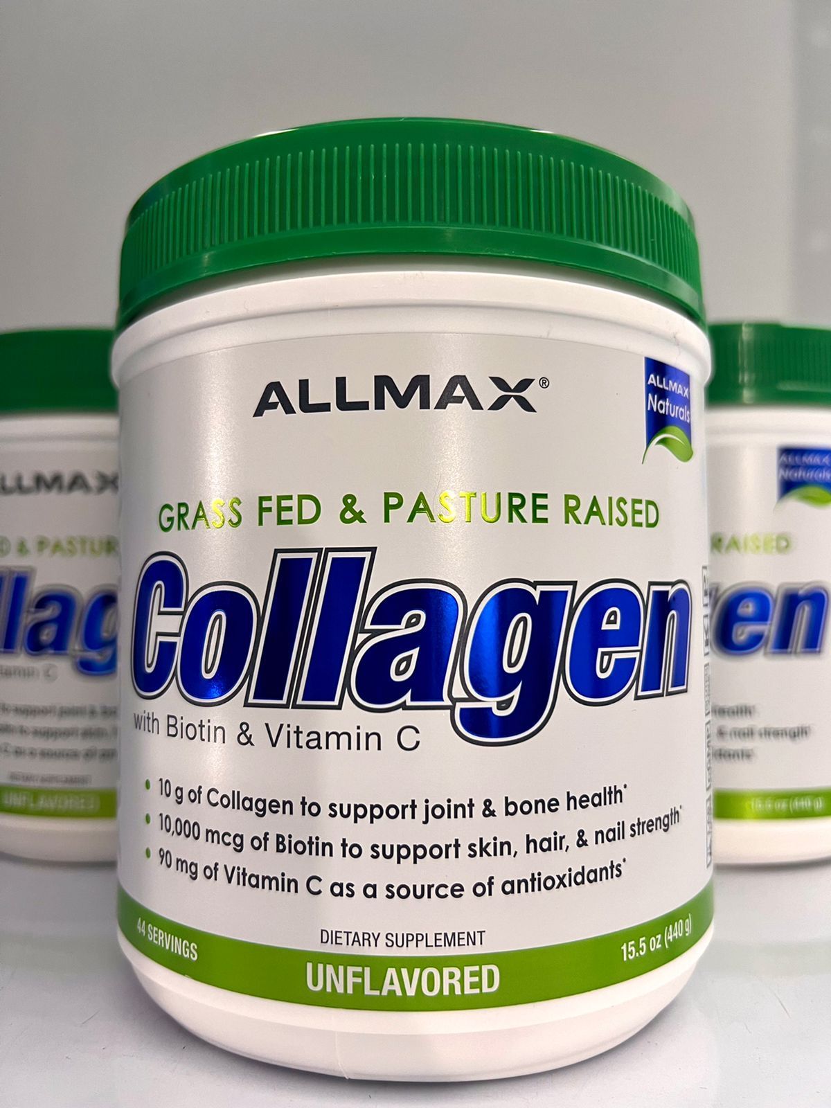 Frasco de suplemento de colágeno Allmax con tapa verde, etiqueta blanca y texto azul.