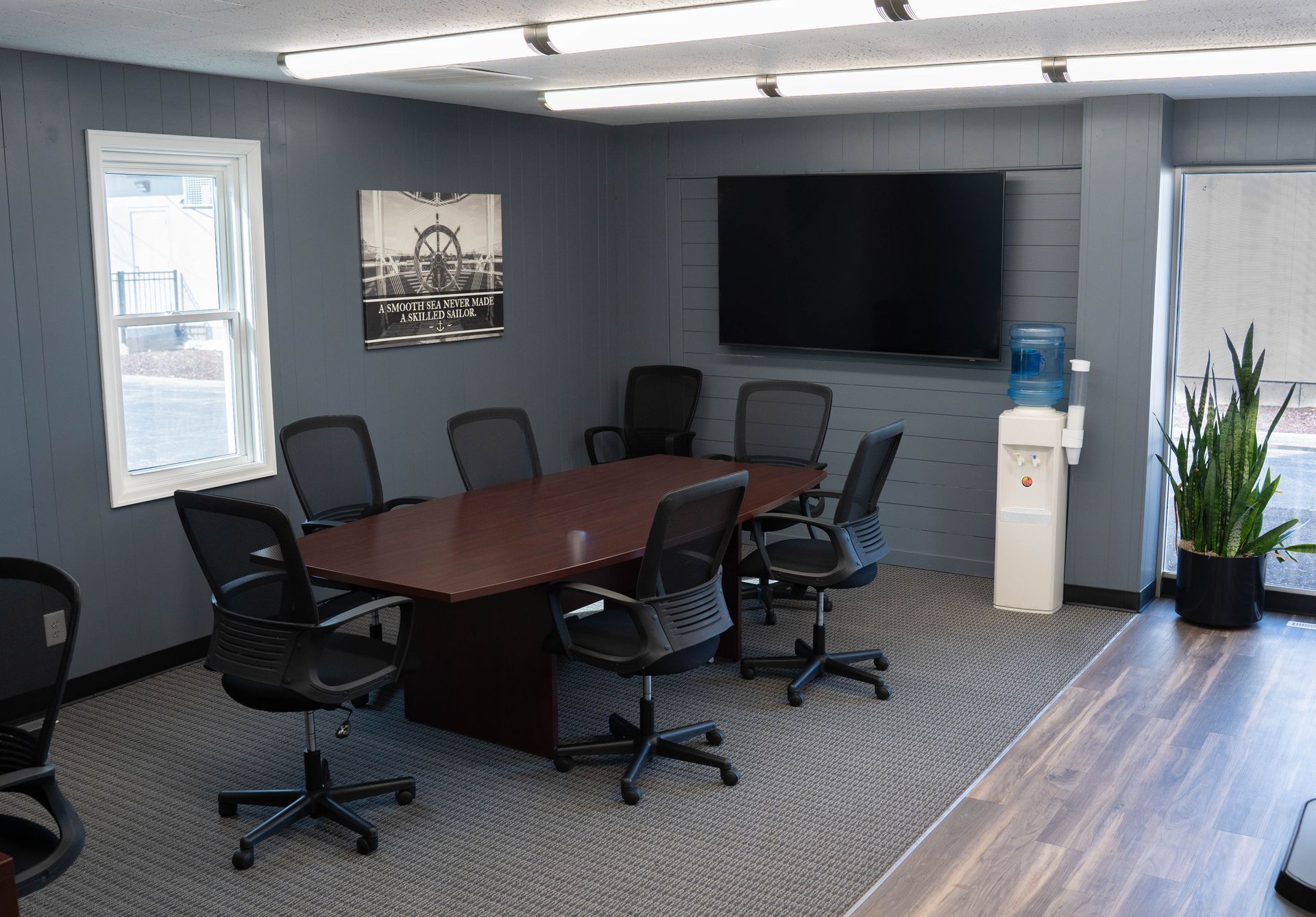 Ben Farrar & Co. front view