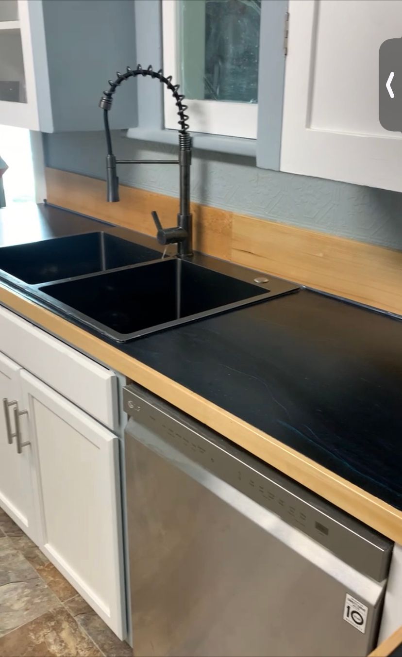 A photo of new custom countertops and epoxy installed by Yakima Roofing and Remodeling. 