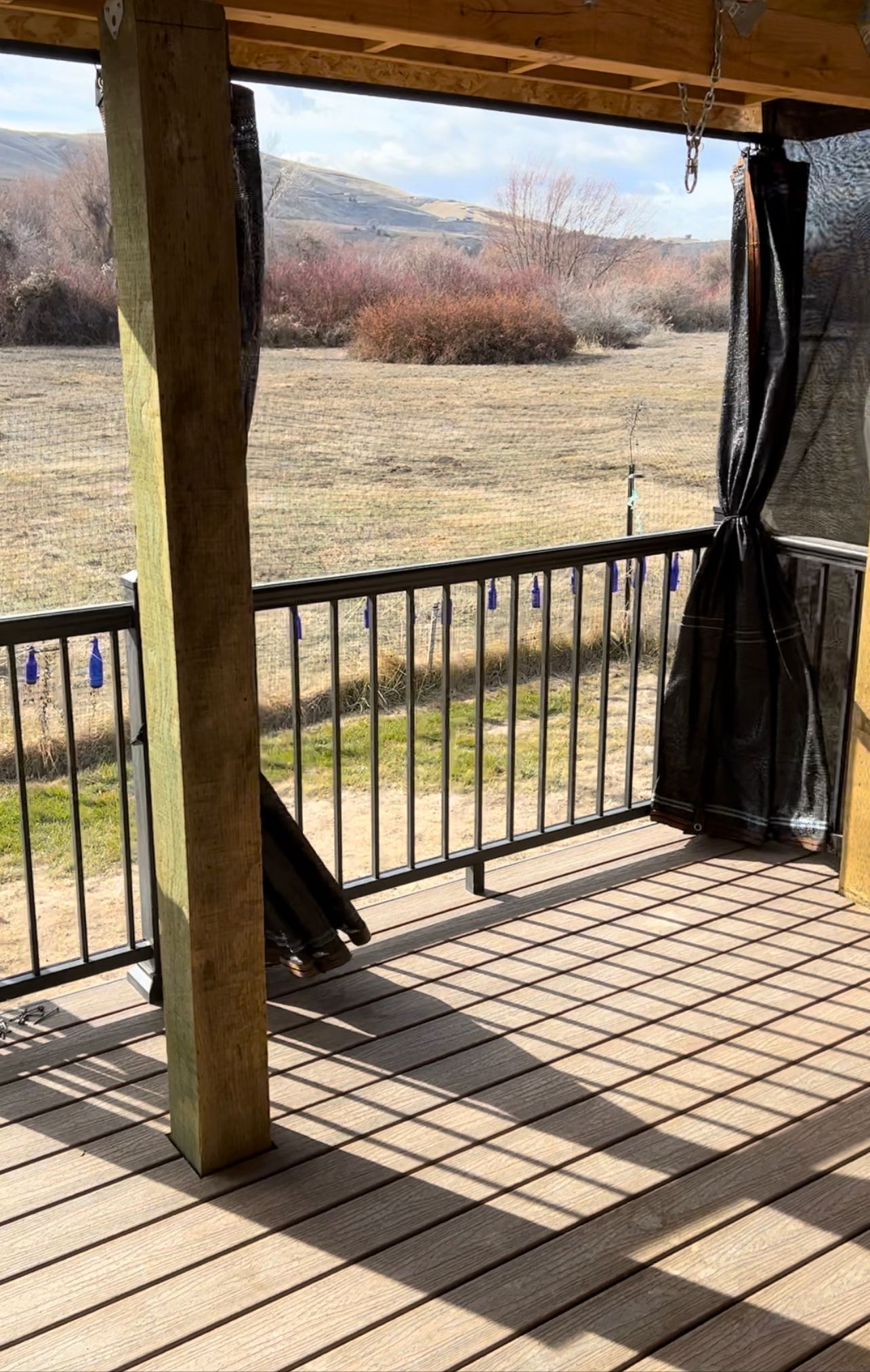 A photo of a deck and patio cover built by Yakima Roofing and Remodeling.
