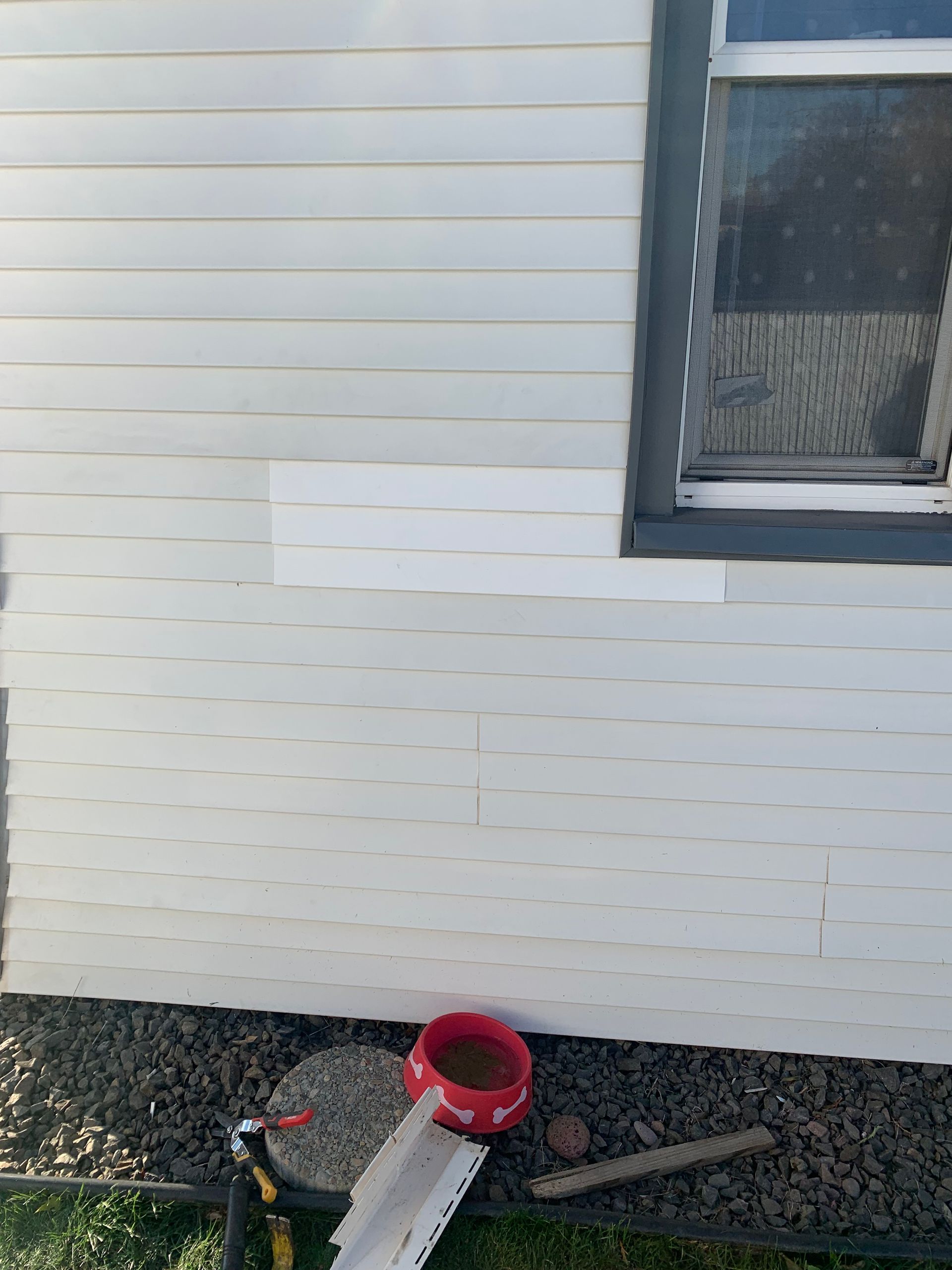 A photo of a vinyl siding repair completed by Yakima Roofing and Remodeling. 