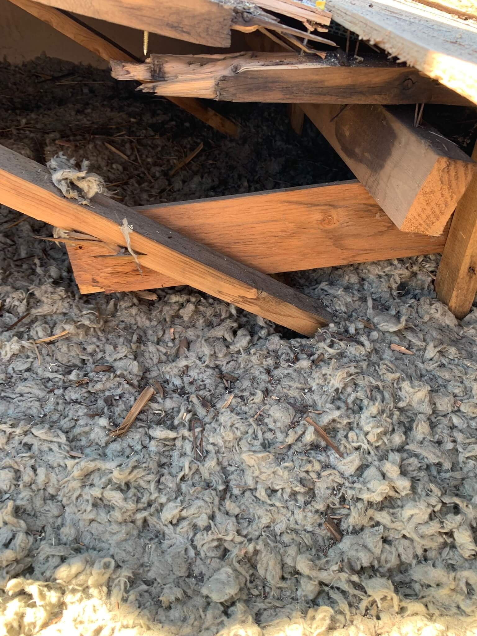 A photo of a broken truss on a manufacture home