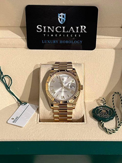 A sinclair timepiece is displayed in a box