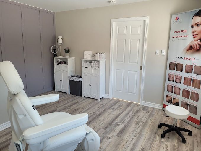 There is a chair in the middle of the room.