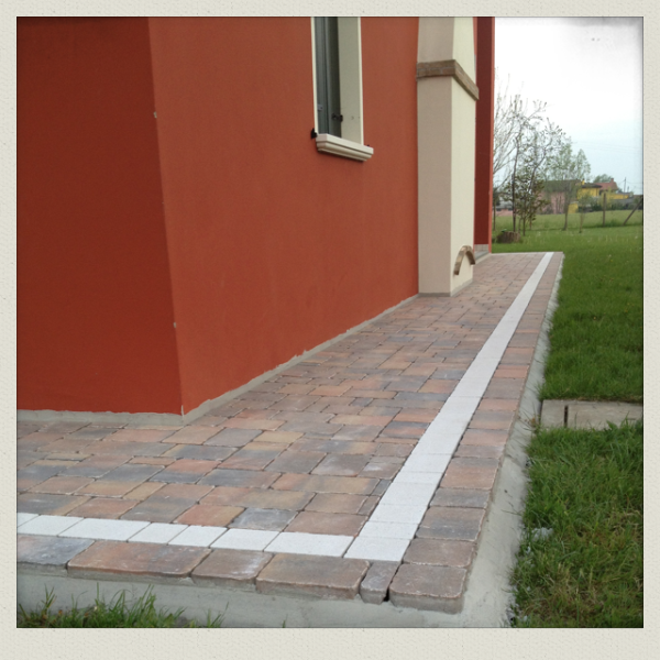 cornice in piastrelle