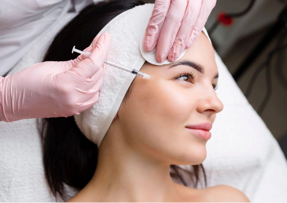 botox being injected into the forehead of a client in Nottingham