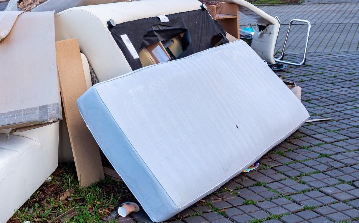 Leander mattress for disposal