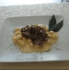 piatto tipico di gnocchi fatti in casa