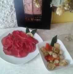 carpaccio di carne salata con verdure sott'olio