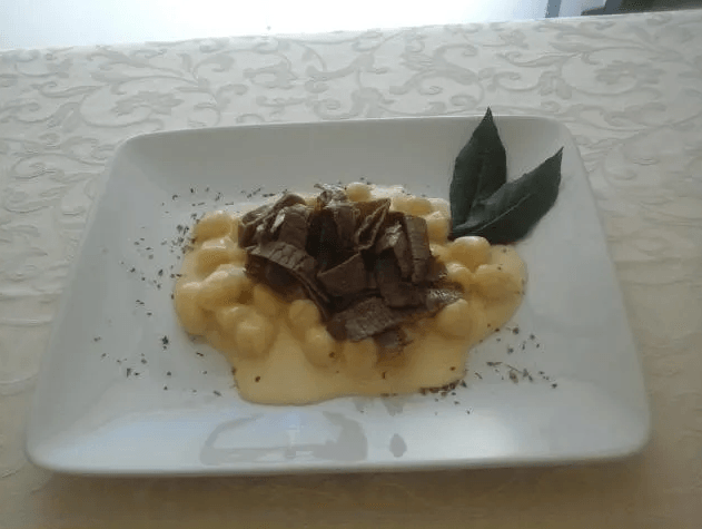 piatto di gnocchi tipici del Trentino