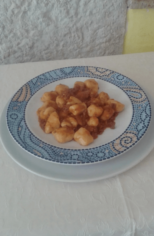 piatto di gnocchi fatti in casa