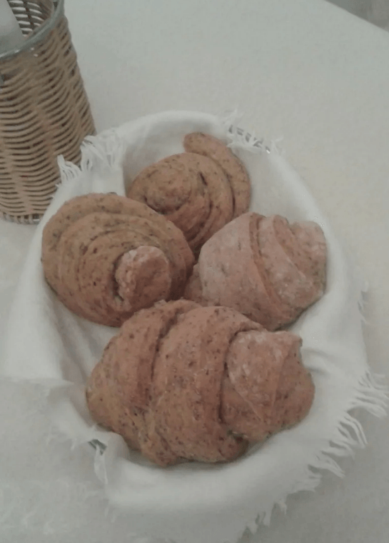 cornetti realizzati con pane di molche