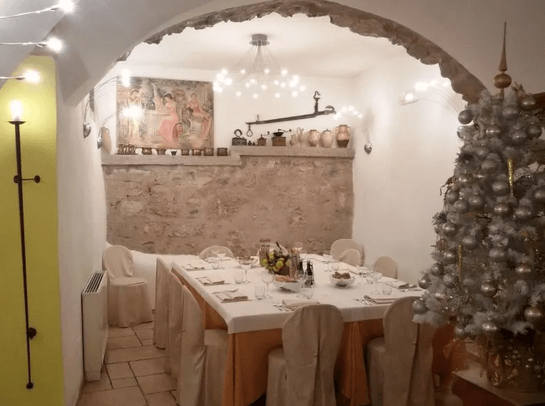 tavoli del ristorante per piccole cerimonie