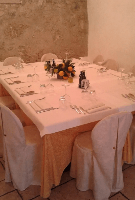 tavolo del ristorante per piccoli eventi