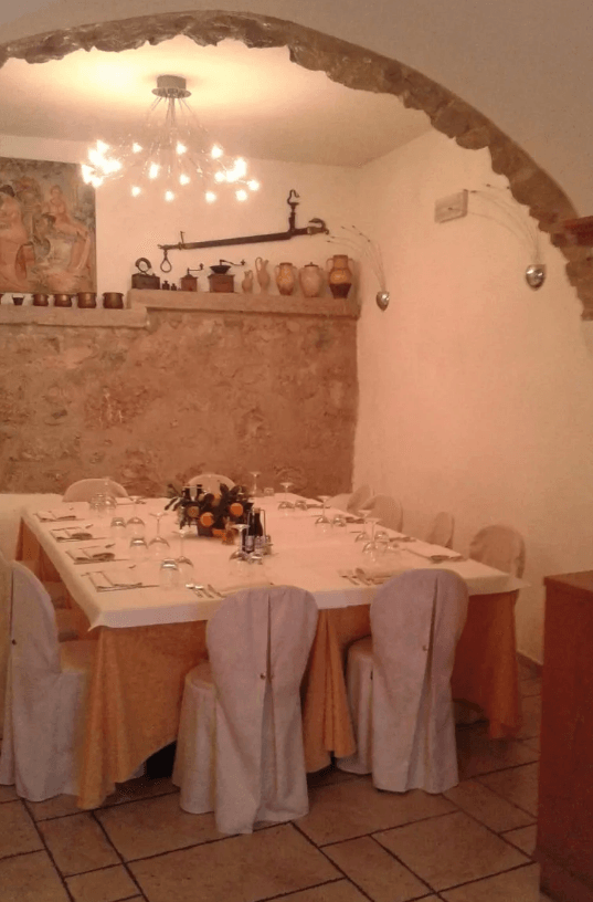 tavoli del ristorante per piccoli eventi