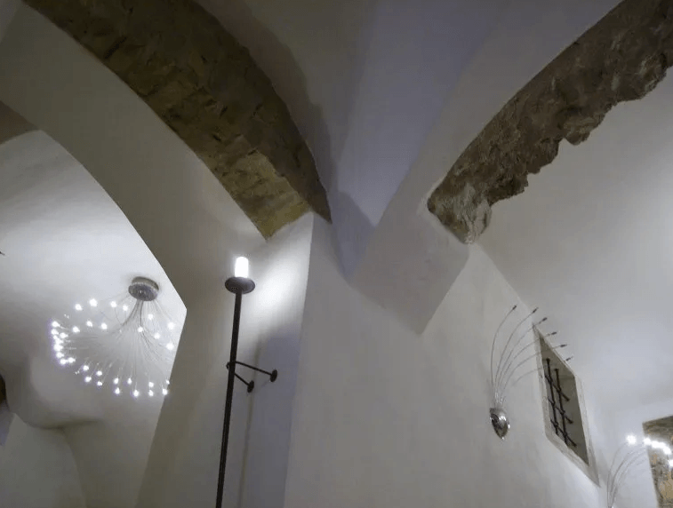 soffitto a volta del locale tipico trentino