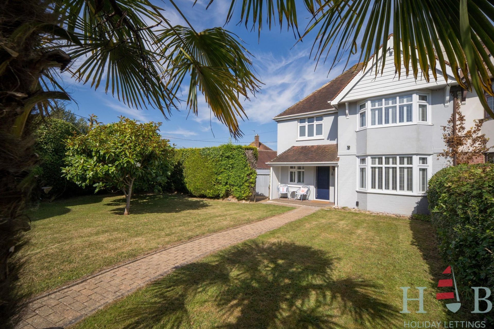 Rosemulliion, familiy friendly  5 star holiday let in the isle of wight, pet friendly, close to beach and center village of Bembridge. Private parking, enclosed garden. Sleeps 8