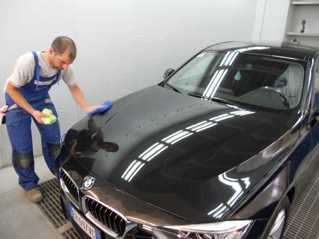 verniciatura di un veicolo