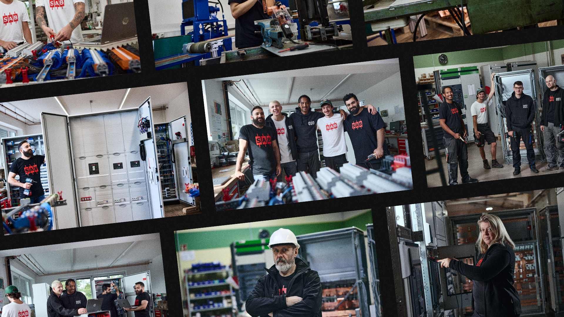 Menschen in Werkstatt-/Fabrikumgebungen, die Gegenstände montieren und posieren. Einige tragen rote T-Shirts mit Logo