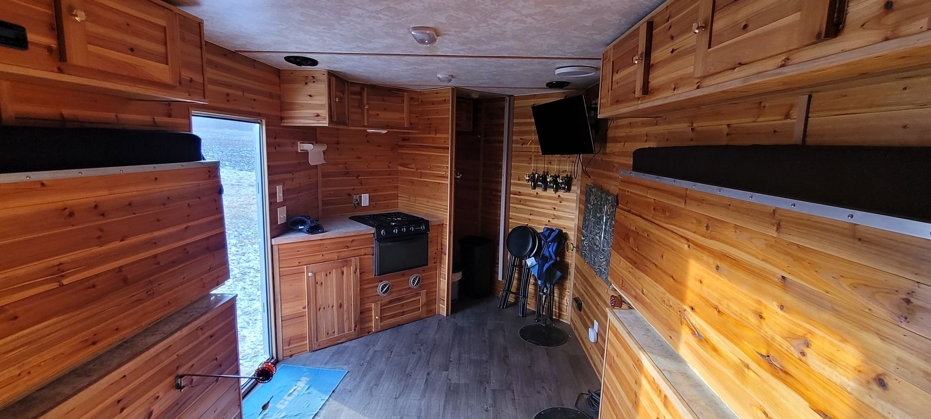 ice houses to rent for large groups near Minneapolis