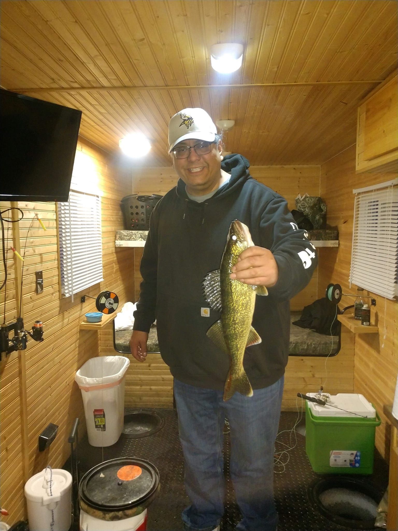 walleye ice house rentals Lake Minnetonka