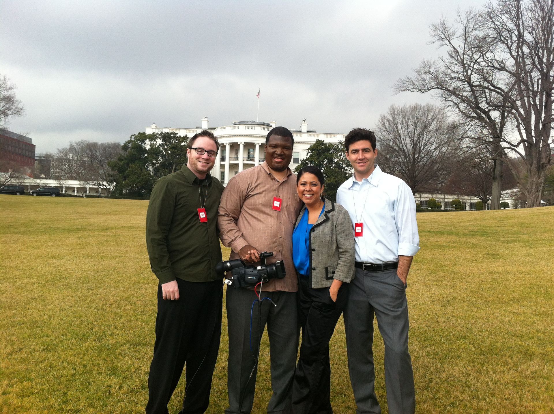 a group of people posing for a picture in front of the white house