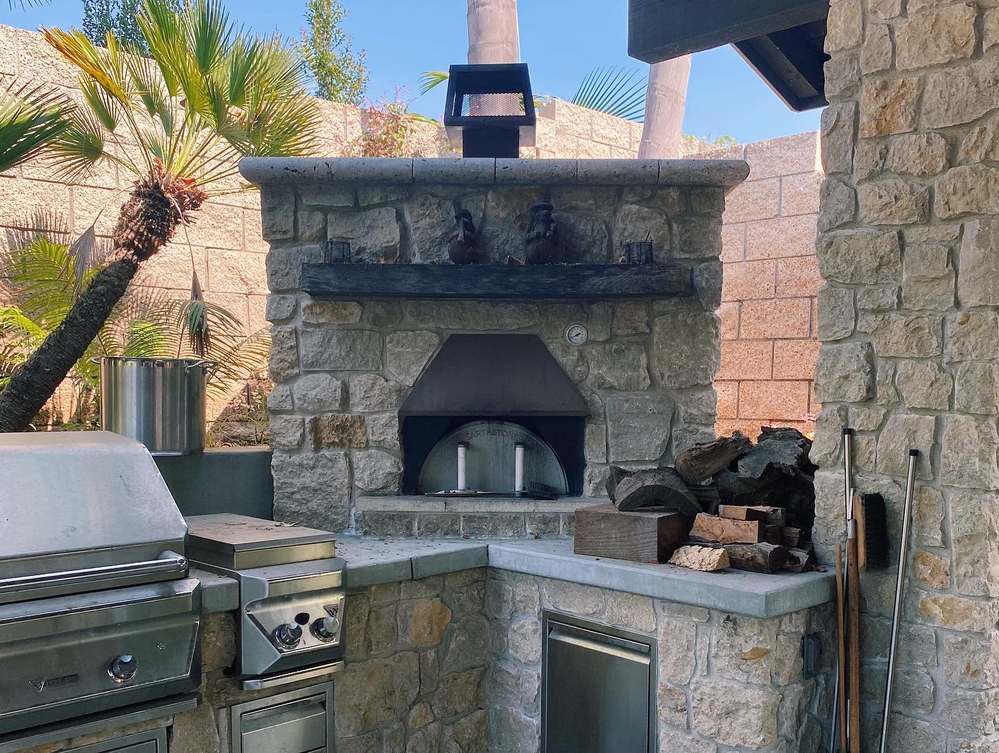 Outdoor Kitchen Areas
