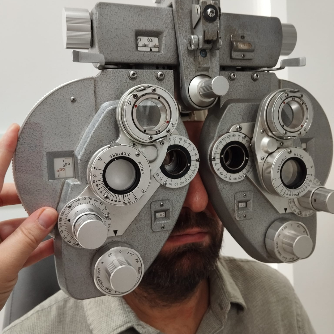 Forottero per eseguire esame della vista.