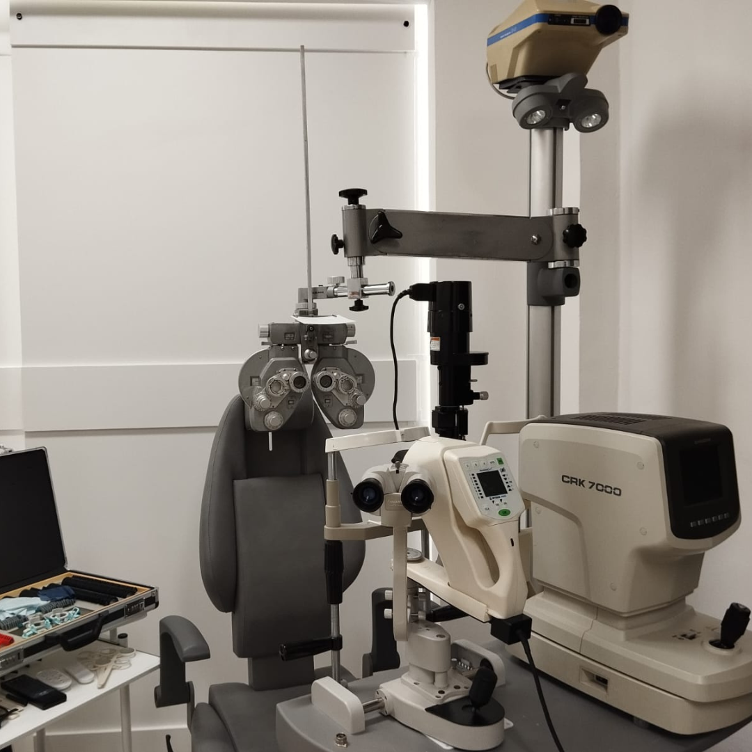 Strumenti per esame della vista.