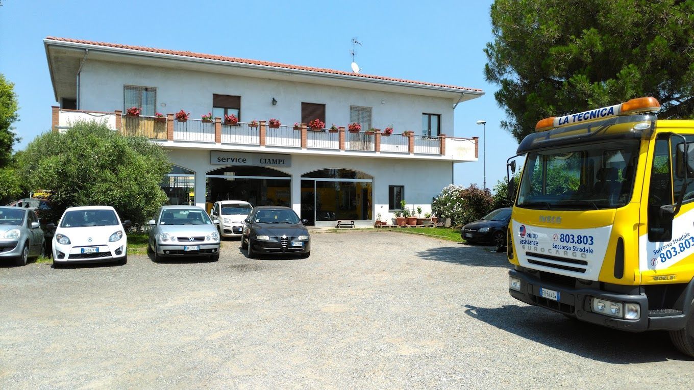 carro attrezzi in un'officina