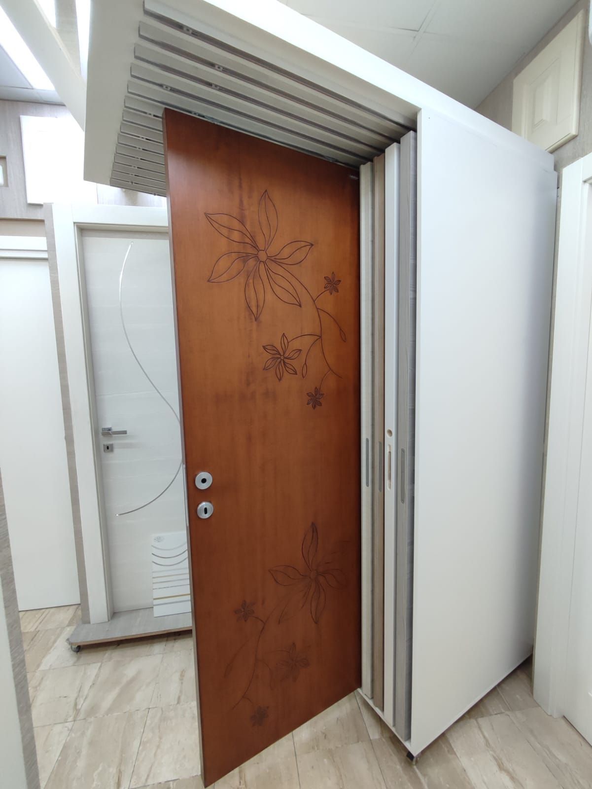 La Casa dell'Artigiano, showroom, cucine e porte in pronta consegna