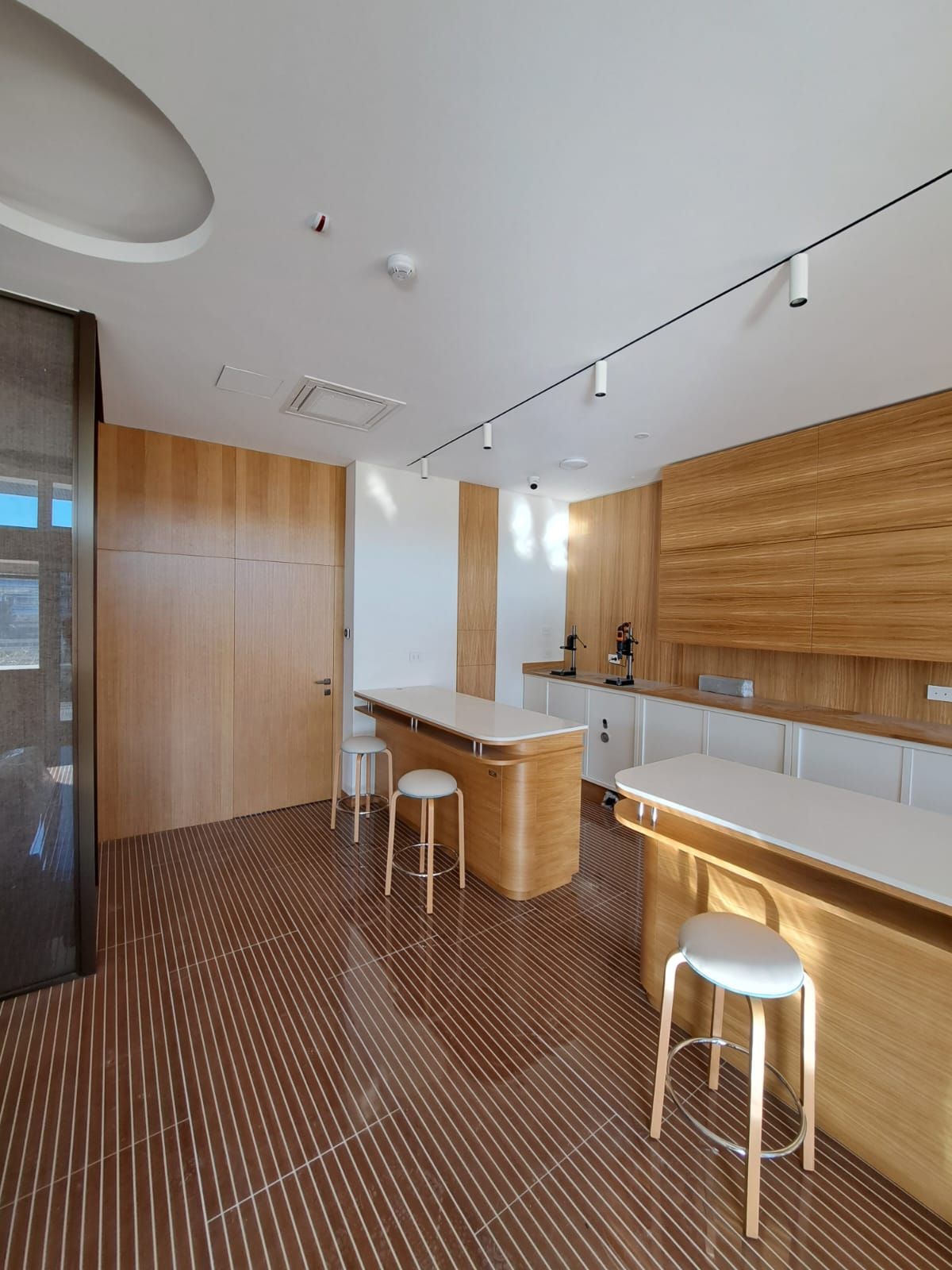 Arredo in rovere per negozi