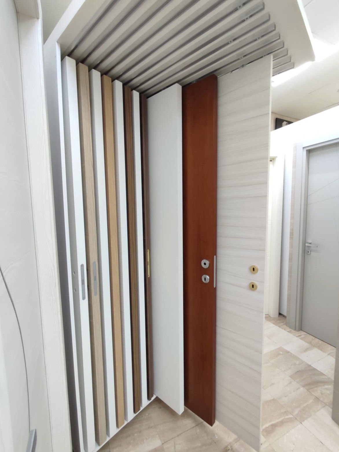 La Casa dell'Artigiano, showroom, cucine e porte in pronta consegna