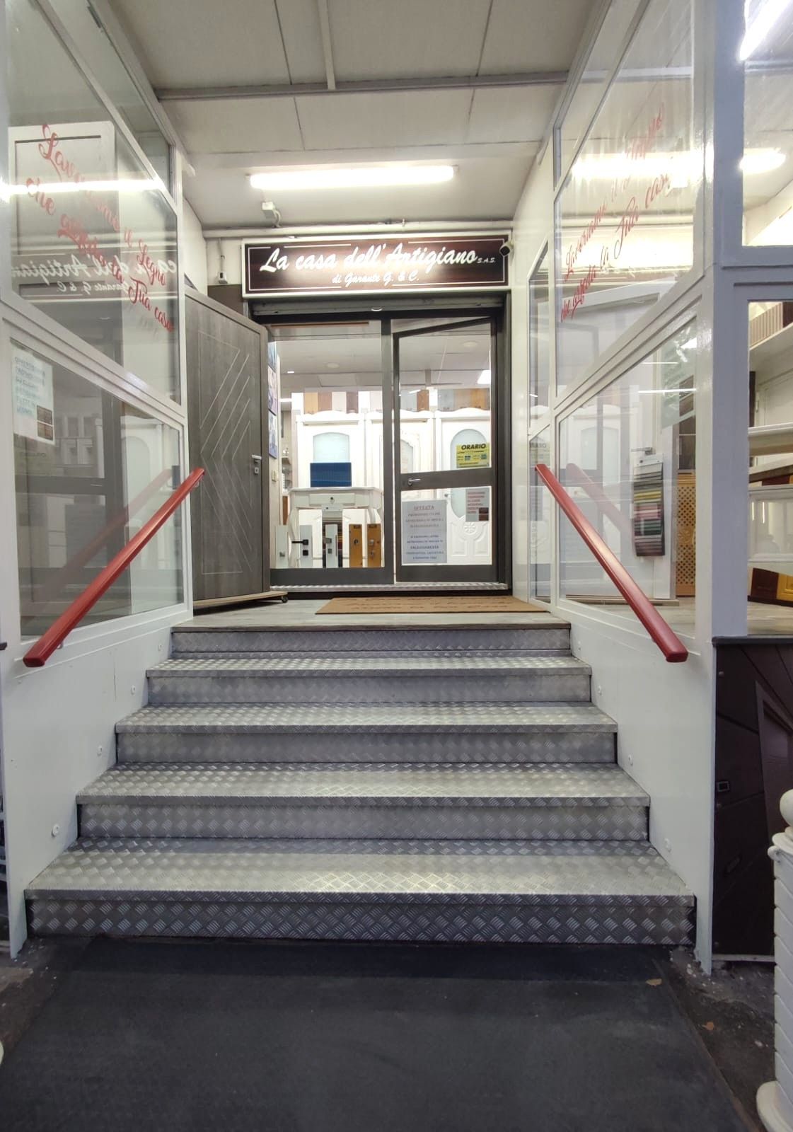 La Casa dell'Artigiano, showroom, cucine e porte in pronta consegna