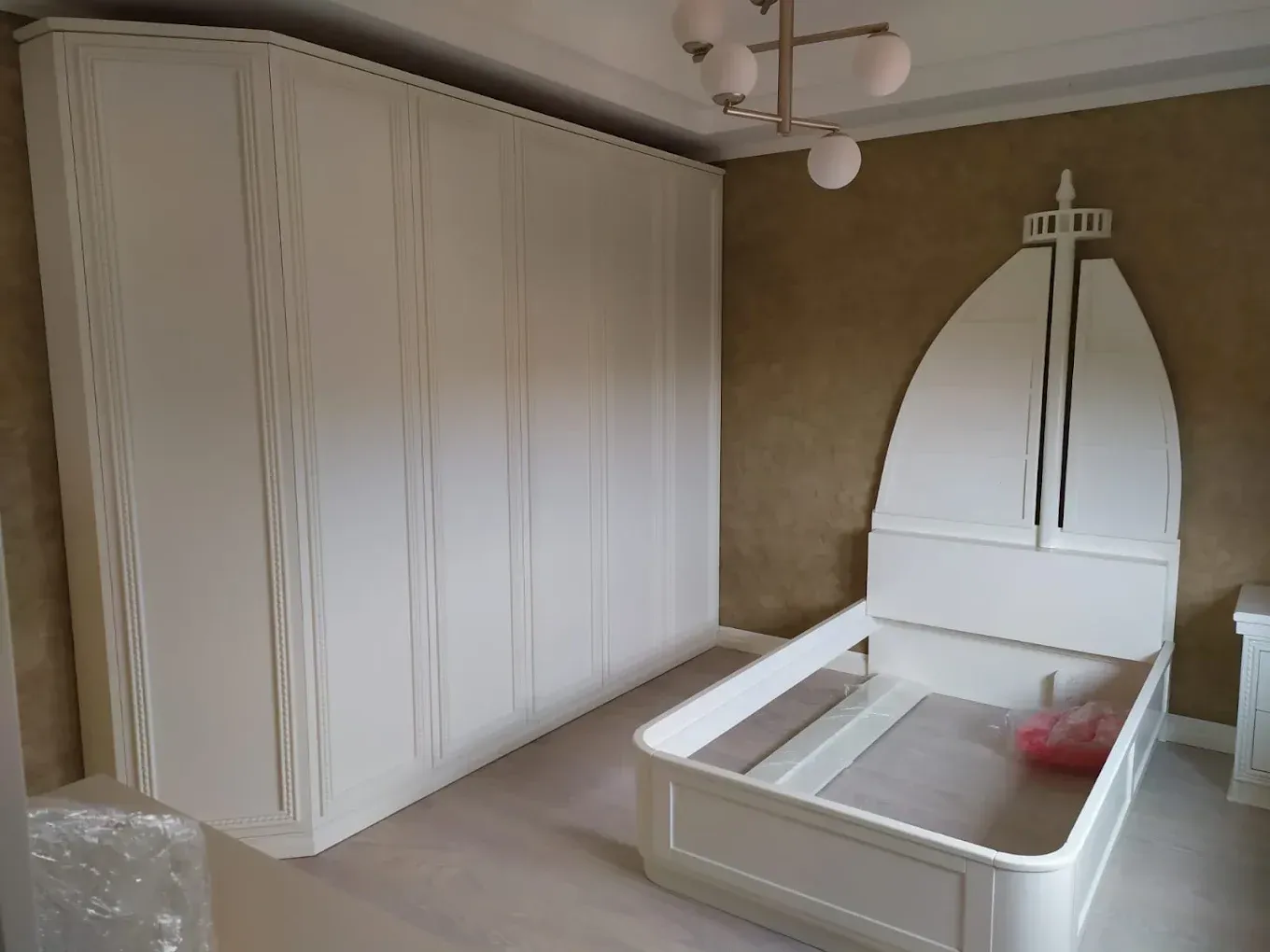 Letto in legno artigianale per camera bambini